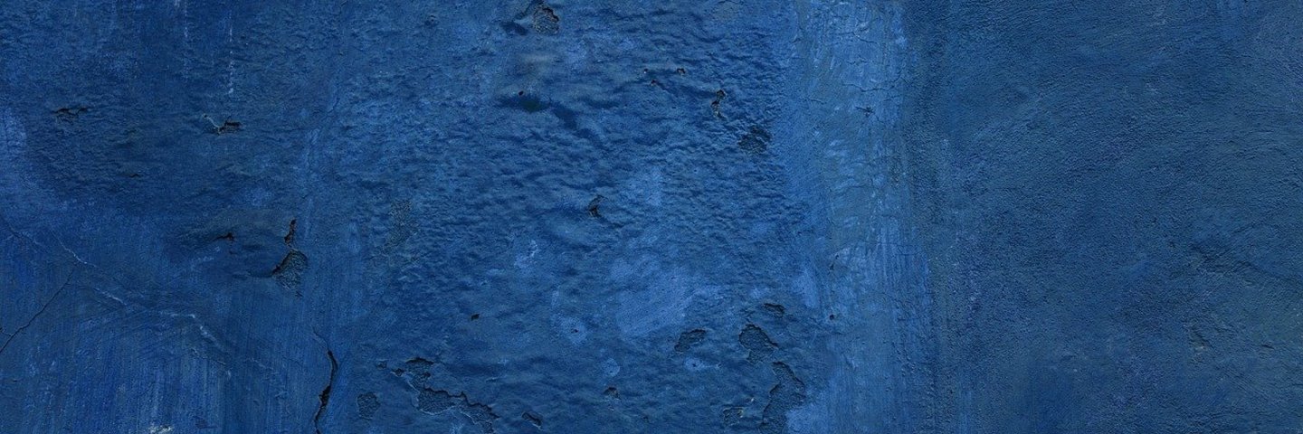 Eine blaue Wand