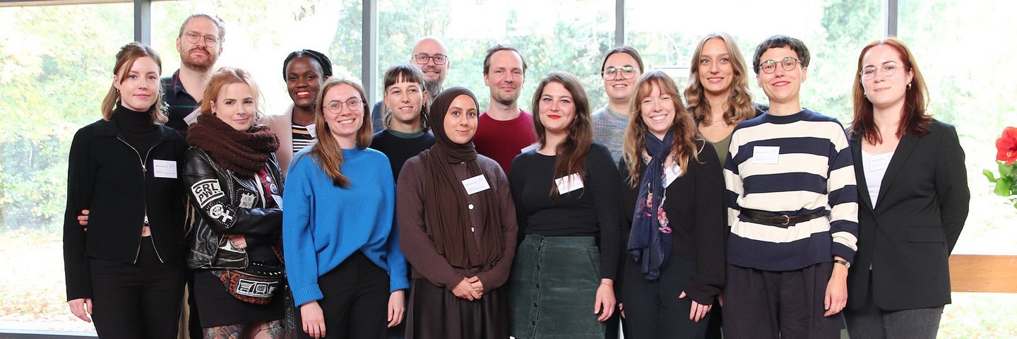 Gruppenfoto aller Nominierten und Rektor bei ehb.forscht am 7. November 2023